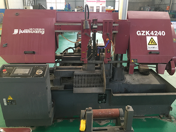 4240 saw machine